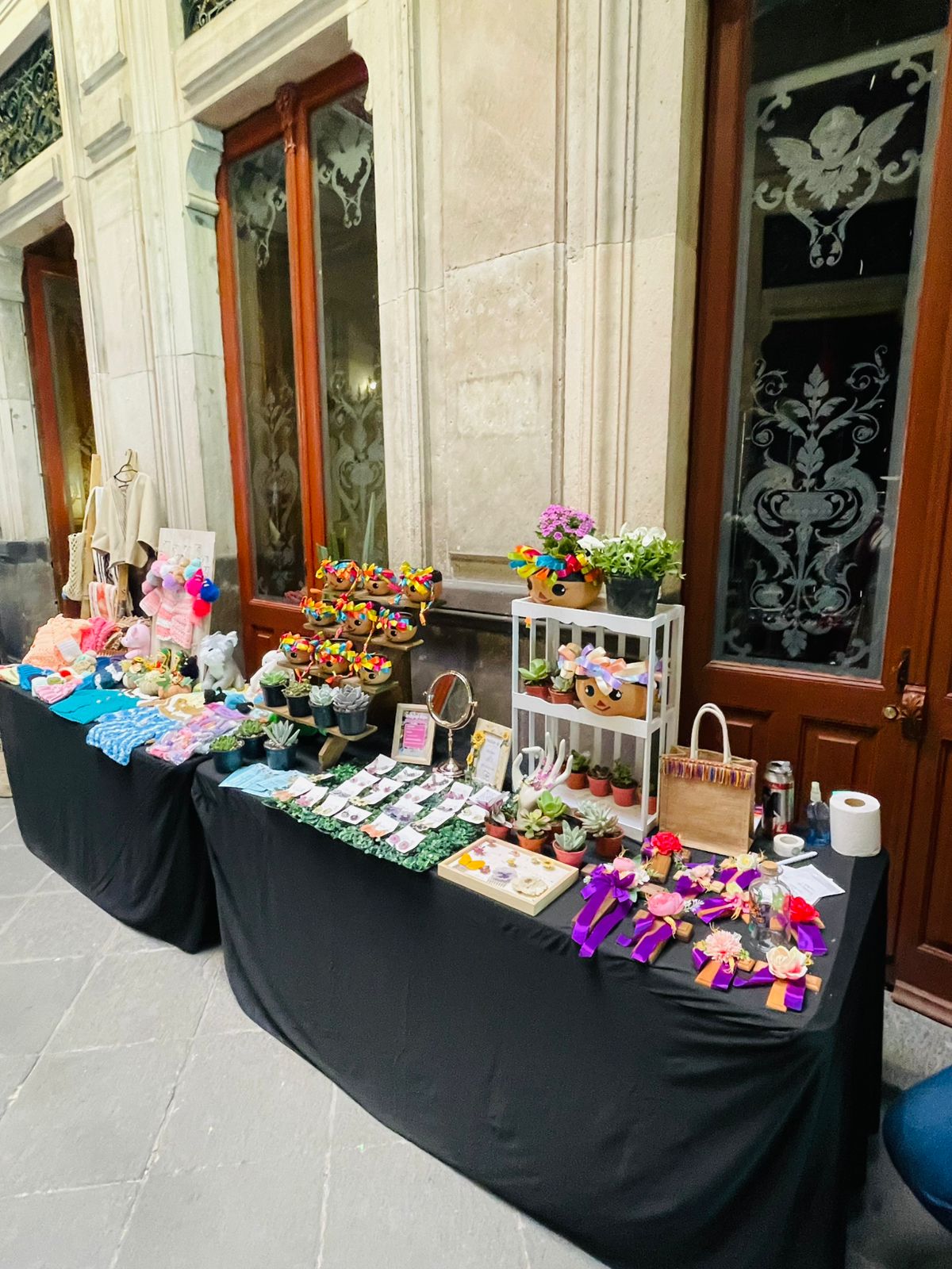 Montaje del mercado en Casa de los Ángeles